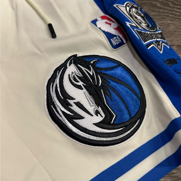 Pro Standard Dallas Mavericks Champions Shorts - Picture 2 of 6